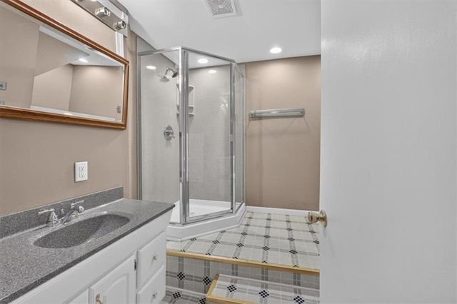 5717 Holmes Street, Kansas City, MO 64110