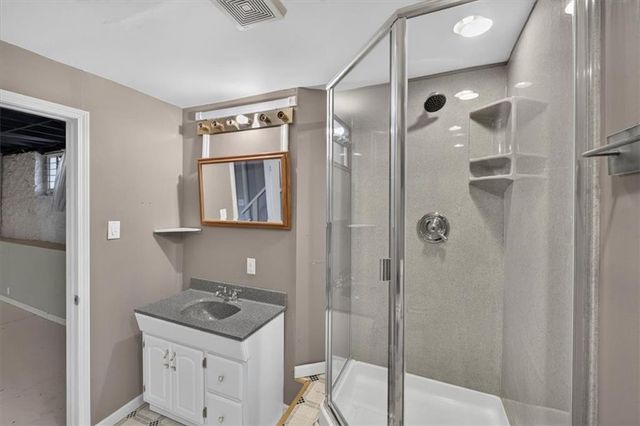 5717 Holmes Street, Kansas City, MO 64110