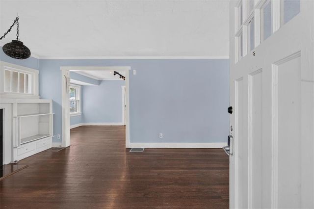 5717 Holmes Street, Kansas City, MO 64110