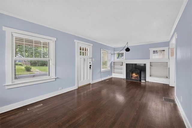 5717 Holmes Street, Kansas City, MO 64110