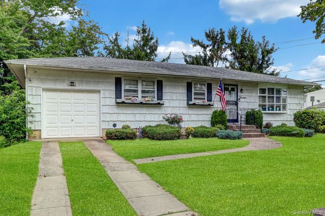 13 Haight Street, Deer Park, NY 11729