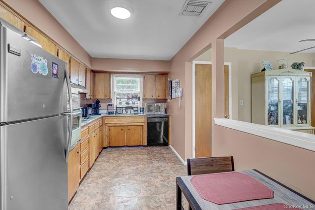 13 Haight Street, Deer Park, NY 11729
