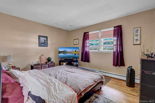 13 Haight Street, Deer Park, NY 11729