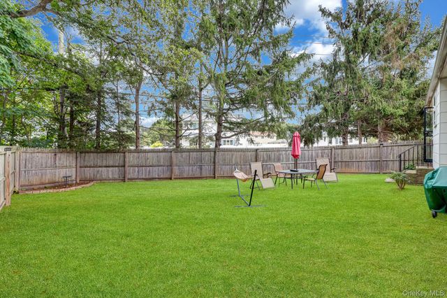 13 Haight Street, Deer Park, NY 11729