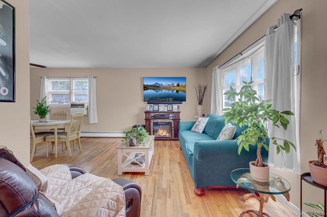 13 Haight Street, Deer Park, NY 11729