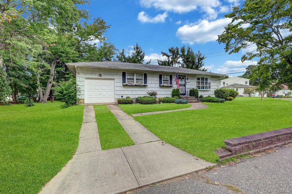 13 Haight Street, Deer Park, NY 11729 — exterior