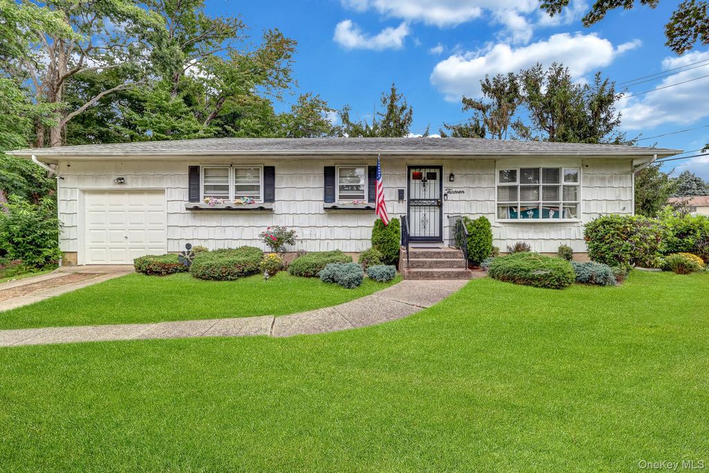 13 Haight Street, Deer Park, NY 11729 — photo 3