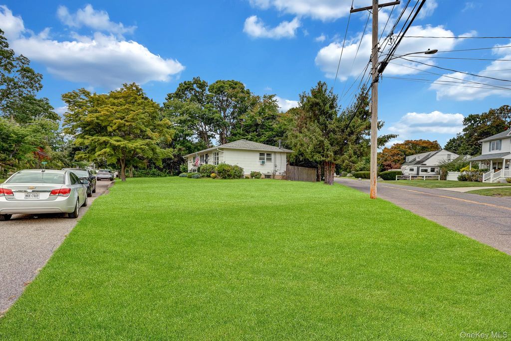 13 Haight Street, Deer Park, NY 11729 — photo 5