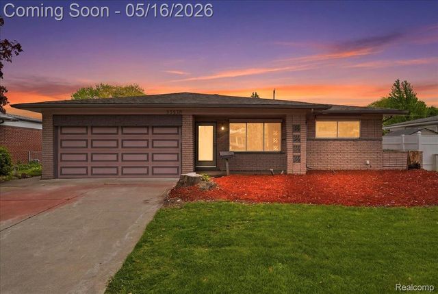 33538 Somerset Drive, Sterling Heights, MI 48312