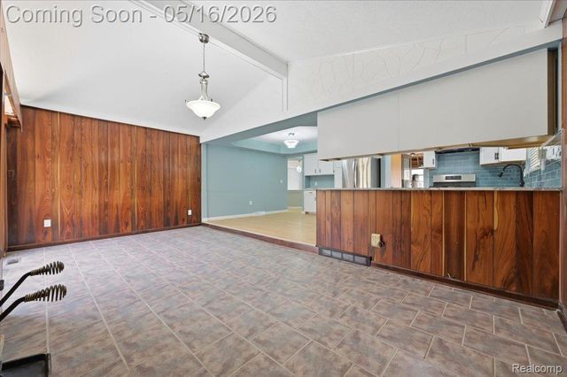 33538 Somerset Drive, Sterling Heights, MI 48312