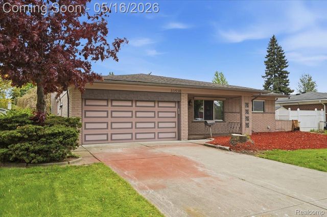33538 Somerset Drive, Sterling Heights, MI 48312