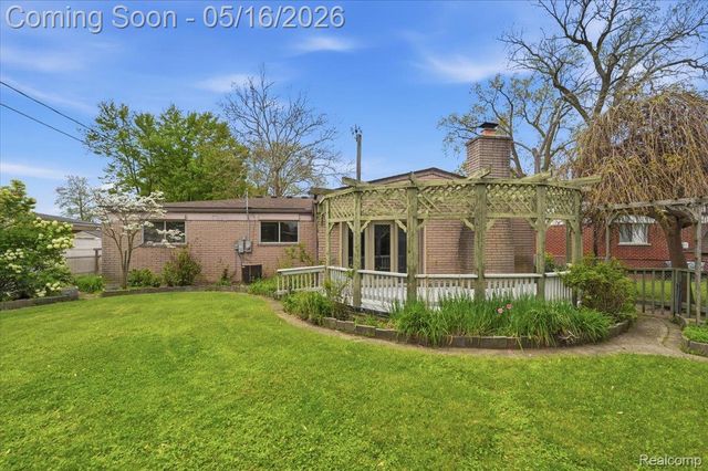 33538 Somerset Drive, Sterling Heights, MI 48312