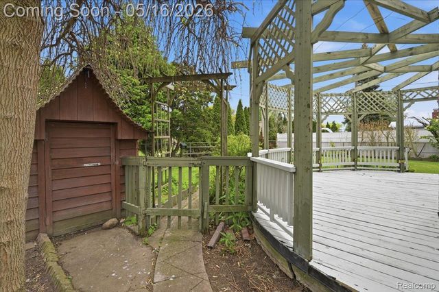 33538 Somerset Drive, Sterling Heights, MI 48312