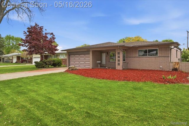 33538 Somerset Drive, Sterling Heights, MI 48312