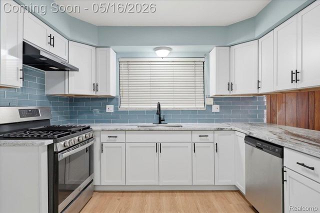 33538 Somerset Drive, Sterling Heights, MI 48312