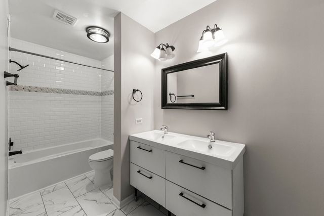 2661 Prairieview Lane, Aurora, IL 60502