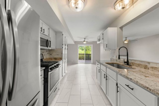 2661 Prairieview Lane, Aurora, IL 60502