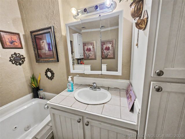 2112 White Avenue, Tahlequah, OK 74464