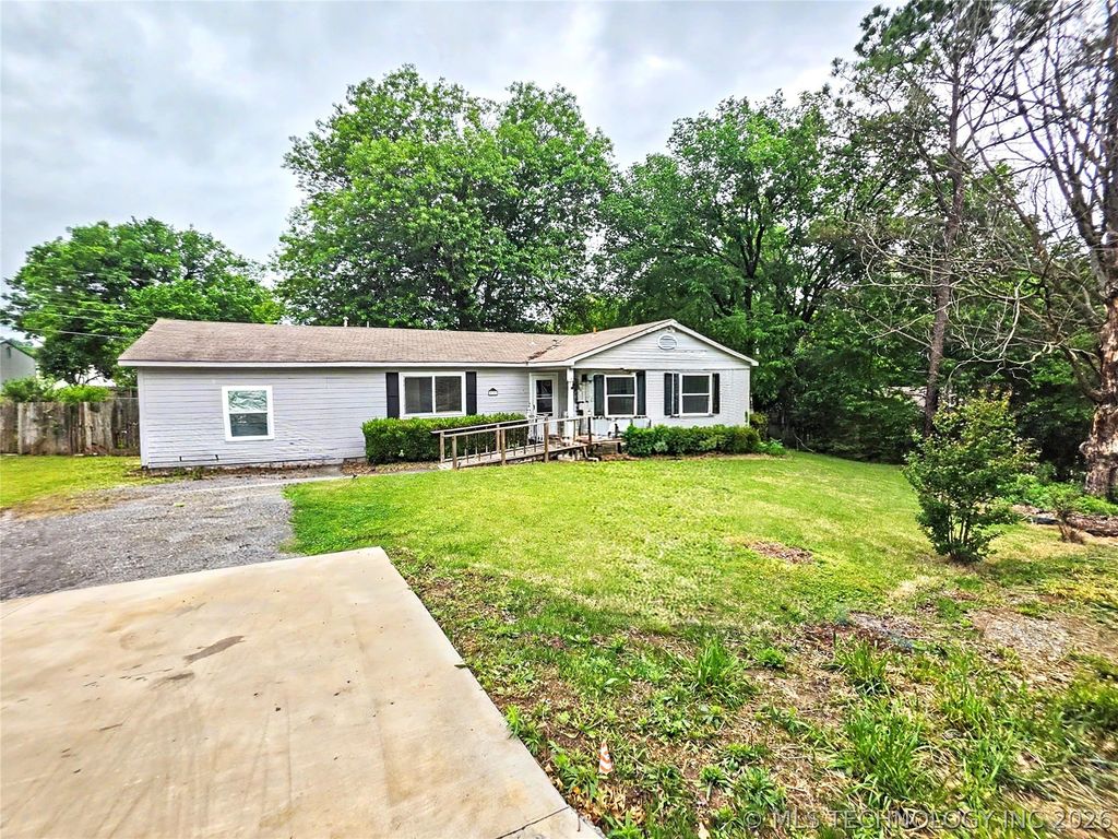 2112 White Avenue, Tahlequah, OK 74464