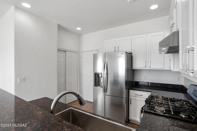 7185 S Camino Secreto, Tucson, AZ 85746