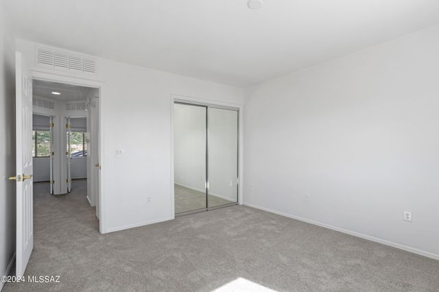 7185 S Camino Secreto, Tucson, AZ 85746