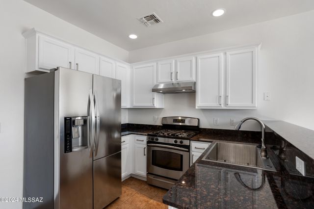 7185 S Camino Secreto, Tucson, AZ 85746