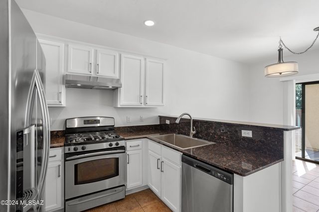 7185 S Camino Secreto, Tucson, AZ 85746