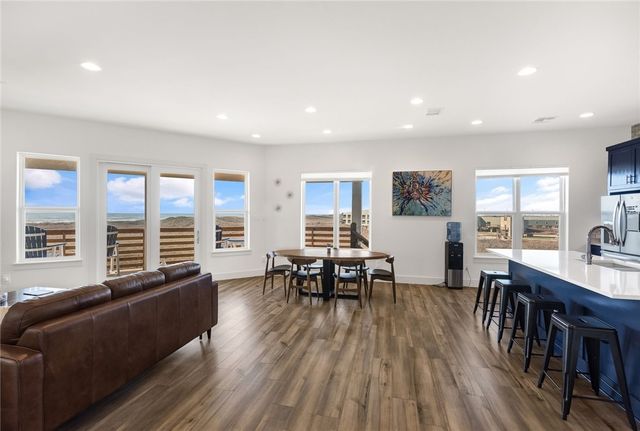 117 Beach View Dr, Port Aransas, TX 78373