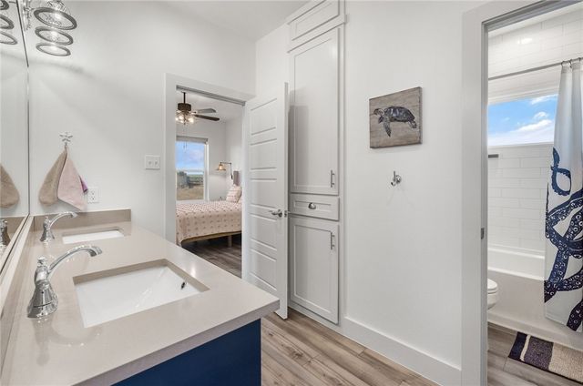 117 Beach View Dr, Port Aransas, TX 78373