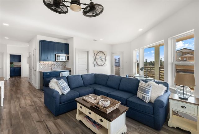 117 Beach View Dr, Port Aransas, TX 78373