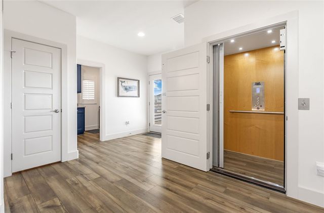 117 Beach View Dr, Port Aransas, TX 78373