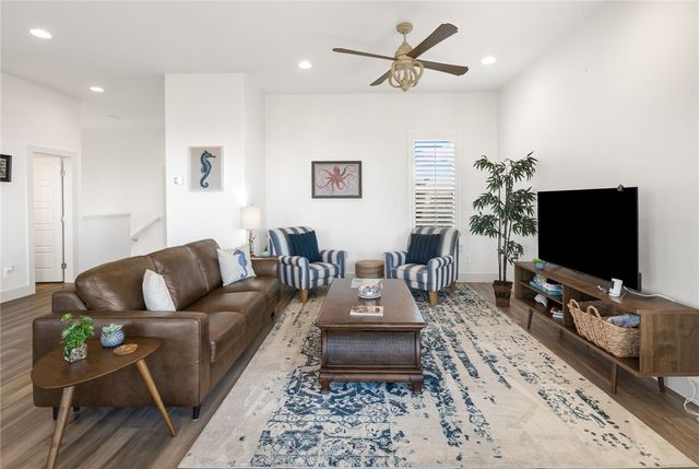 117 Beach View Dr, Port Aransas, TX 78373