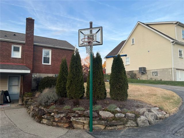 586 STERLING DR., Buffalo Twp, PA 16055