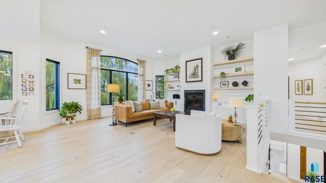 6004 S Prairie View Cir Circle, Sioux Falls, SD 57108