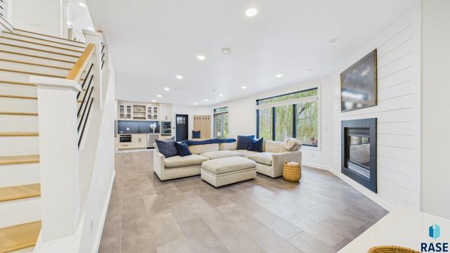 6004 S Prairie View Cir Circle, Sioux Falls, SD 57108