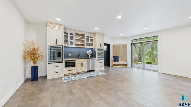 6004 S Prairie View Cir Circle, Sioux Falls, SD 57108