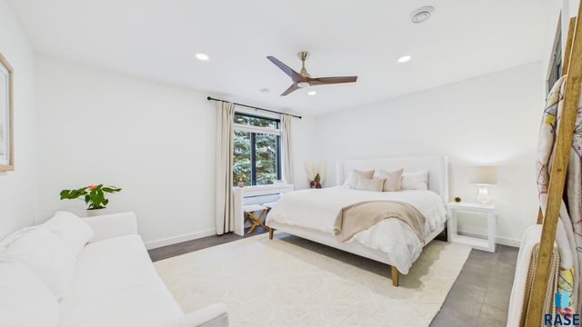 6004 S Prairie View Cir Circle, Sioux Falls, SD 57108