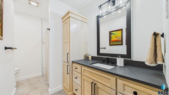 6004 S Prairie View Cir Circle, Sioux Falls, SD 57108