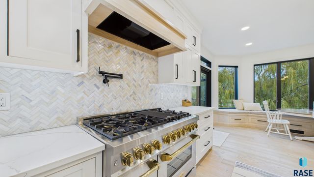 6004 S Prairie View Cir Circle, Sioux Falls, SD 57108