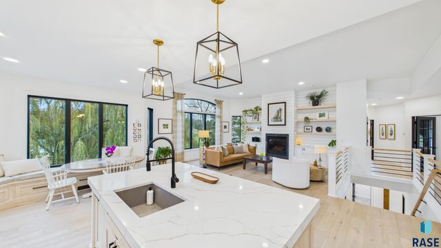 6004 S Prairie View Cir Circle, Sioux Falls, SD 57108