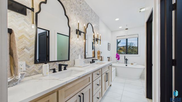 6004 S Prairie View Cir Circle, Sioux Falls, SD 57108