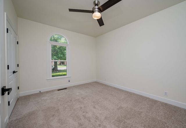 2815 Bowers Ln, Murfreesboro, TN 37129