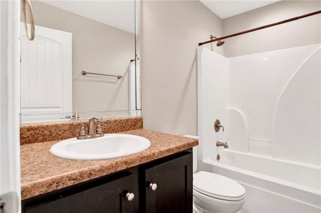 2273 Farrington W Loop, Semmes, AL 36575