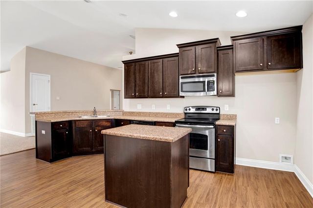 2273 Farrington W Loop, Semmes, AL 36575