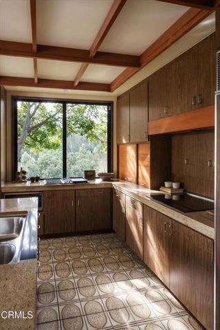 1279 Chateau Road, Pasadena, CA 91105