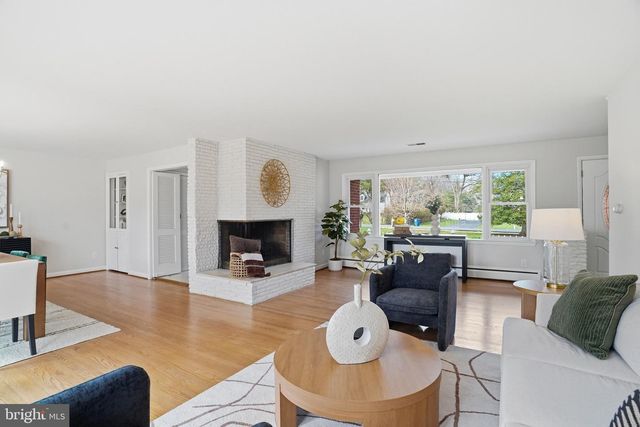 8509 CRESTVIEW DR, Fairfax, VA 22031