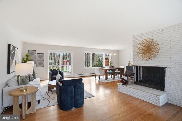 8509 CRESTVIEW DR, Fairfax, VA 22031