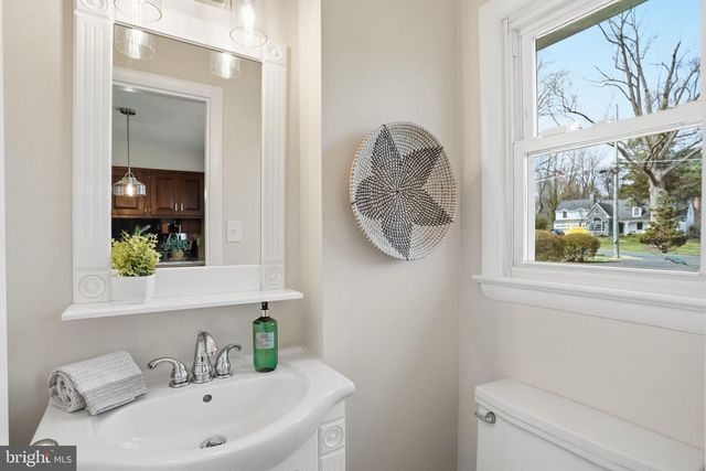 8509 CRESTVIEW DR, Fairfax, VA 22031