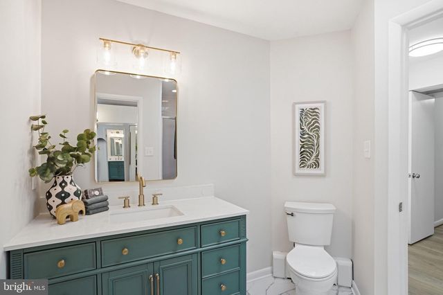 8509 CRESTVIEW DR, Fairfax, VA 22031