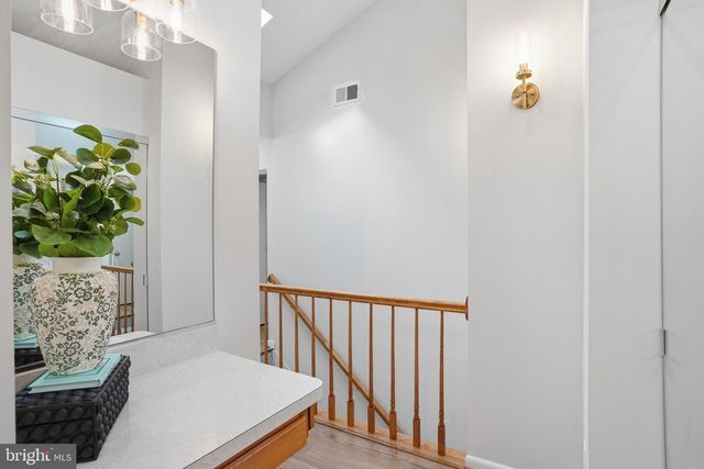 8509 CRESTVIEW DR, Fairfax, VA 22031